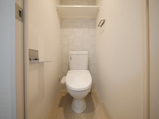 大阪市福島区鷺洲５丁目の賃貸マンションのトイレ