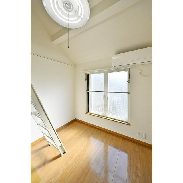 フェリスクラウンの洋室