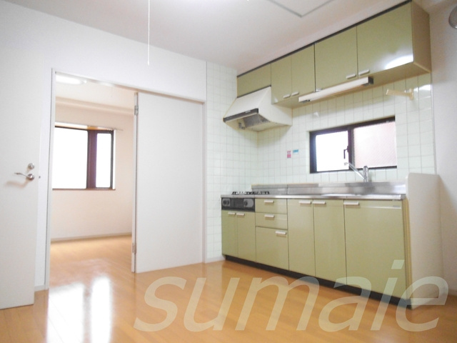 ヴェルメゾン赤羽の居間・リビング|ダイニングは2面採光で明るいです♪