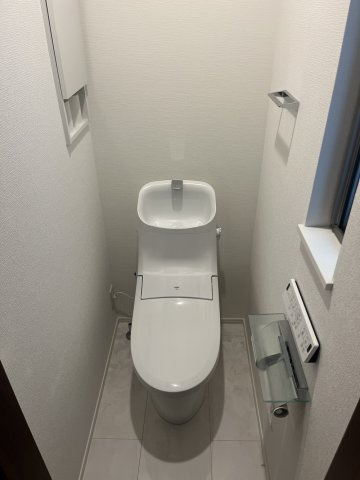 三好2丁目戸建てのトイレ