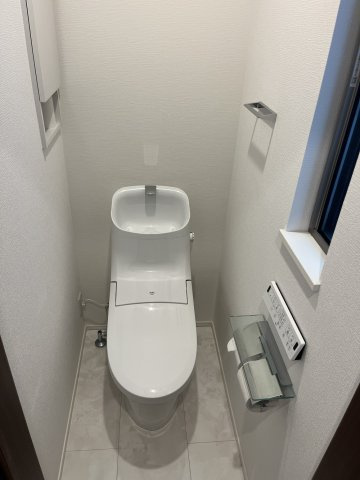 三好2丁目戸建てのトイレ