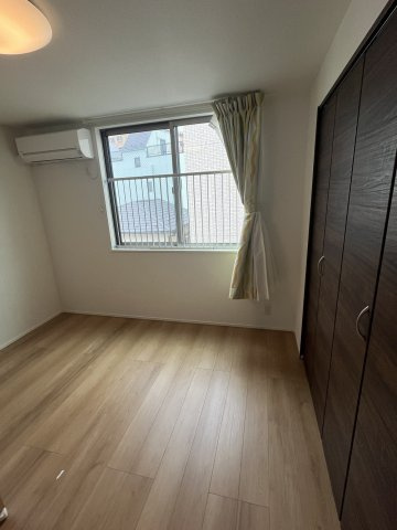 三好2丁目戸建ての洋室