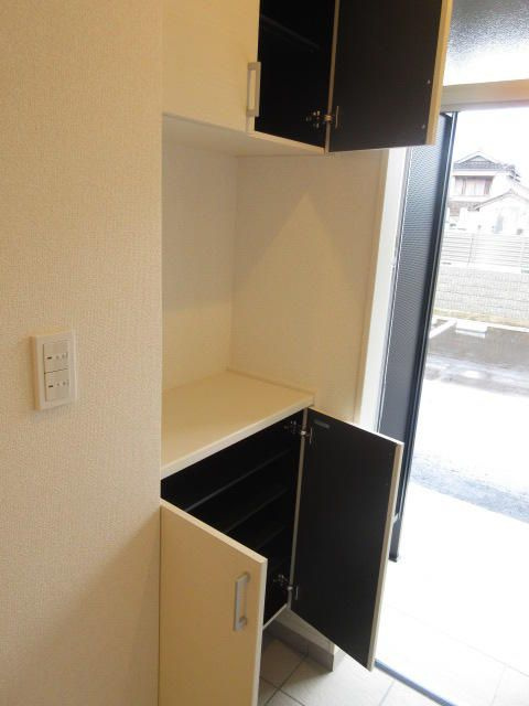 アバンティ京田Ａ棟の玄関