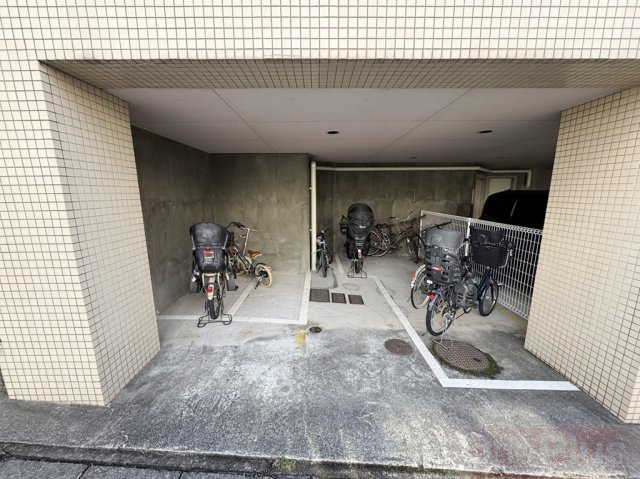 ハイム篠のエントランス|落ち着いたエントランスです