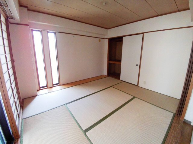 ハイム篠の和室|柔らかい畳が心地よい和室