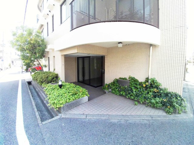 ハイム篠のエントランス|建物の内部です