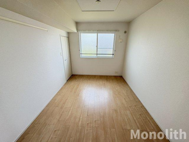 プラストサイドの内装