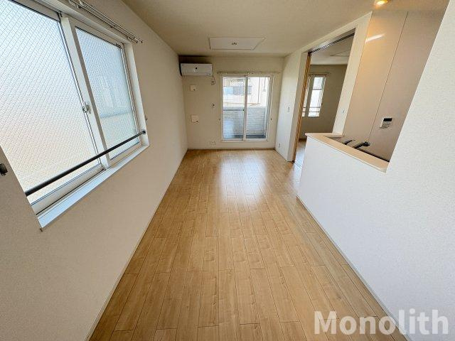 プラストサイドの居間・リビング