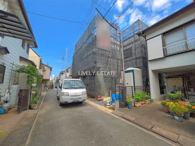 越谷市西方1丁目 新築分譲住宅の前面道路含む現地写真