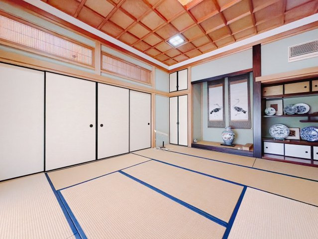 【中古戸建】桐生市堤町2丁目の和室|■和室｜和室を書斎にしたり、冬にはコタツを敷いて家族みんなで年越しをするのもいいですね。家族みんなのお気に入りの空間になります♪