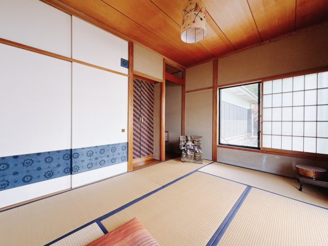 【中古戸建】桐生市堤町2丁目の和室|■和室｜和室の押入れには、お布団や座布団をしまえるのでいつもすっきりとした空間が実現します♪