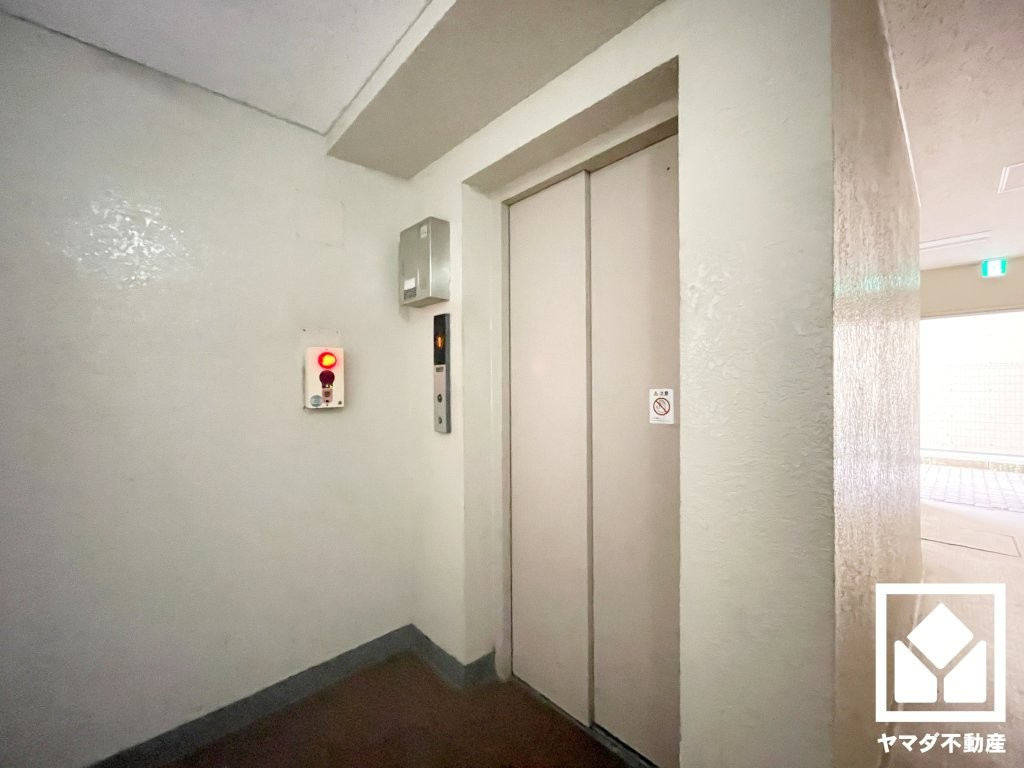 夙川カームマンションのその他共用部分|スムーズな移動を叶えるエレベーター。毎日の生活にゆとりをもたらす、快適な暮らしの動線をサポートします。