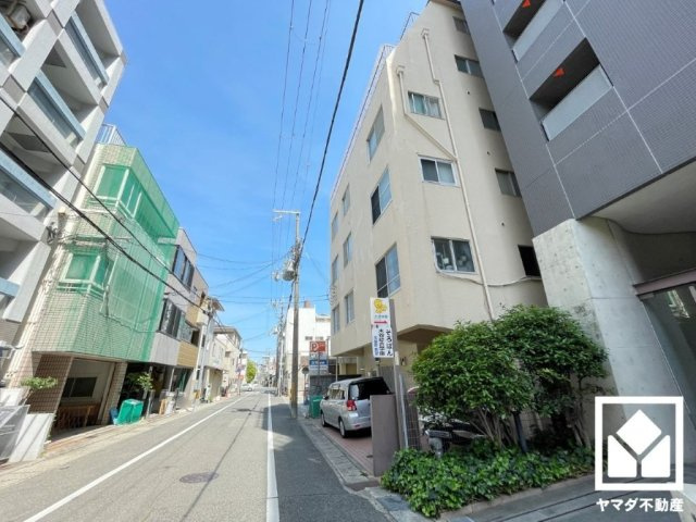 夙川カームマンションの周辺|阪神百貨店や3COINS、無印良品500などが出店するショッピングセンター「エビスタ西宮」まで徒歩10分。専門店や飲食店も豊富で、日々のお買い物やお食事がスムーズになります。
