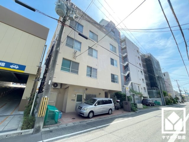 夙川カームマンションのその他|徒歩6分の「西田公園」は、10人並んで滑れる幅広のすべり台や複合遊具が充実し、子供たちがのびのび遊べる環境。開放感のある広場もあり、放課後や休日を家族でアクティブに過ごせる、子育て層に嬉しい立地です。