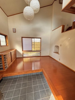 【玄関】 | 廿日市市阿品4丁目【87坪】【中古戸建】 | ゆったりとした玄関です