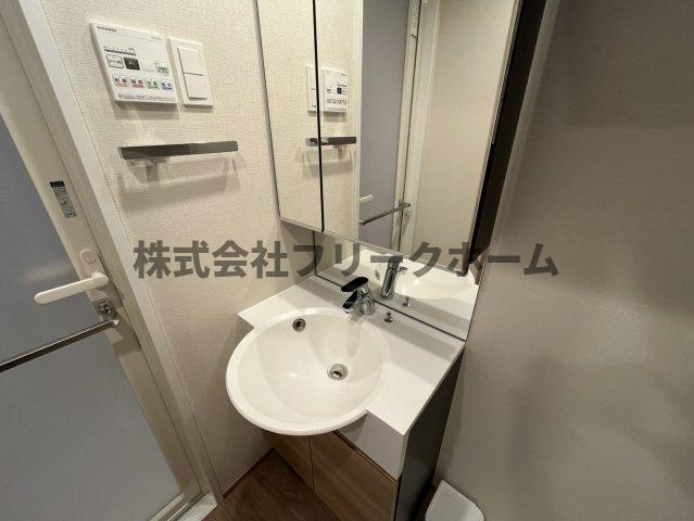 LumiCourt　MITAKAの独立洗面台