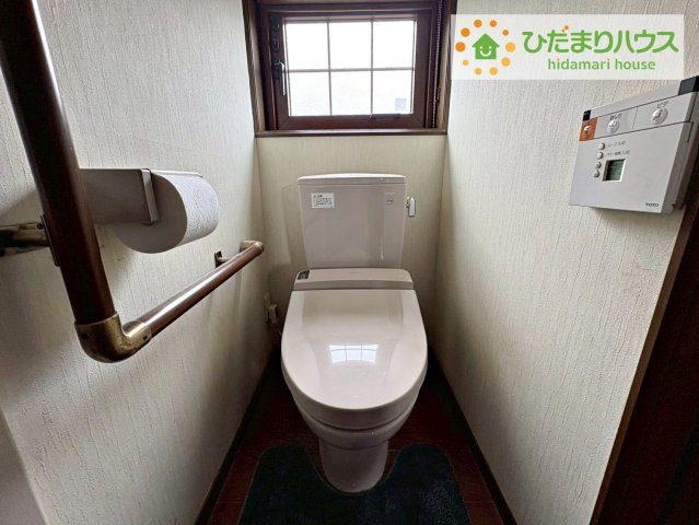 日立市滑川本町3丁目のトイレ|手すり付きのトイレで安心して立ち座りができますね♪