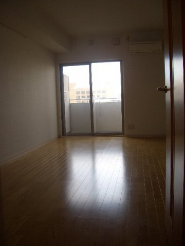 ミッツ・メロディアの居間・リビング|きれいなフローリングです