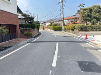【前面道路含む現地写真】 | 廿日市市阿品台１　（阿品東電停）【全2区画】NO2　平屋 | 前面道路6.7ｍ