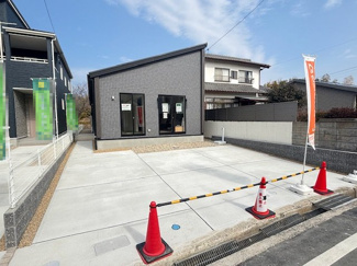 【外観】 | 廿日市市阿品台１　（阿品東電停）【全2区画】NO2　平屋 | 【NO2】☆広電阿品東電停徒歩14分☆希少60坪南向き平屋☆前面道路8.3ｍ☆駐車スペース3台分