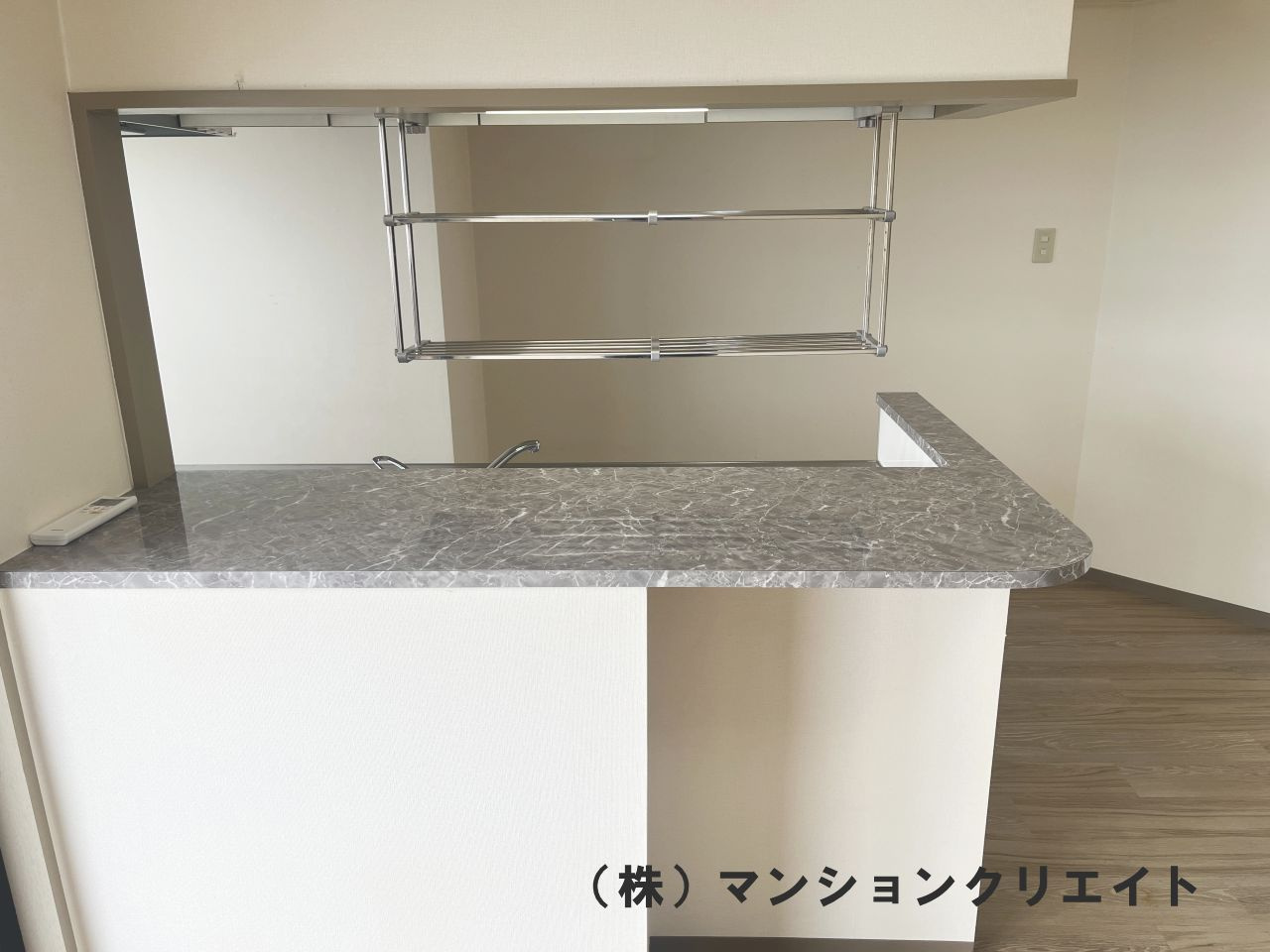 信開ガーデンコート文京のキッチン|対面式のカウンターシステムキッチン　（2019年にリフォーム済み）