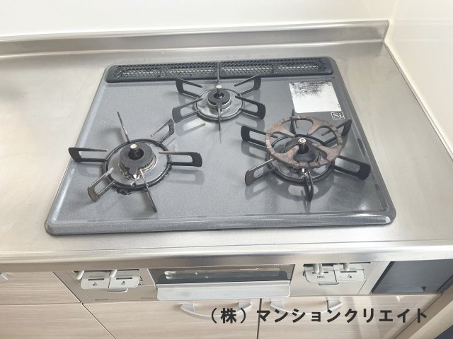 信開ガーデンコート文京のキッチン|3口ガスコンロ