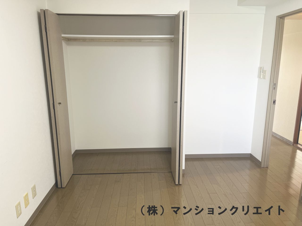 信開ガーデンコート文京の収納|洋室6.6帖のクローゼット