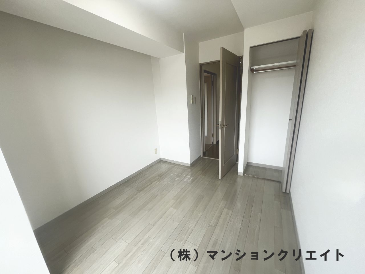 信開ガーデンコート文京の収納|洋室4.6帖のクローゼット