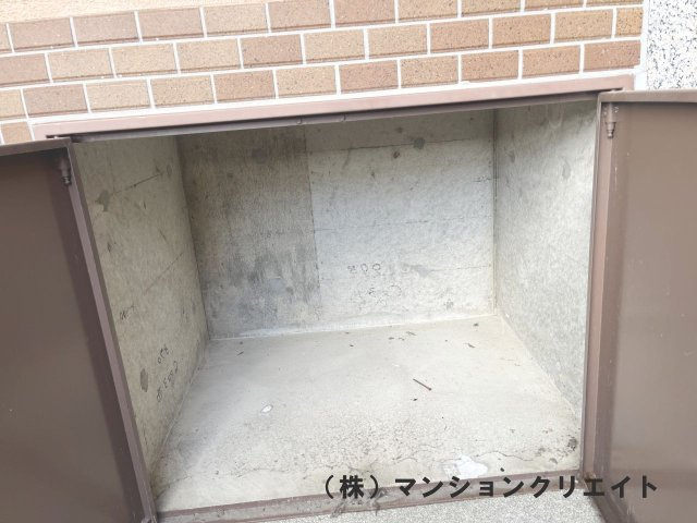 信開ガーデンコート文京の収納|玄関横にあるトランクルーム
