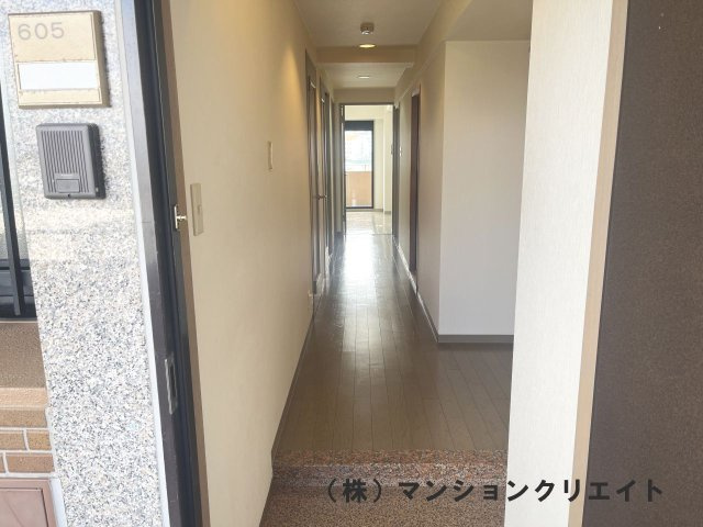 信開ガーデンコート文京の玄関|内玄関（玄関からリビング方面）