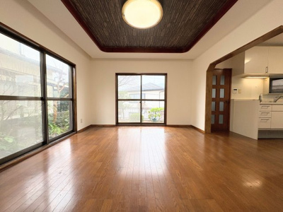 【居間・リビング】 | 片縄北7丁目中古戸建