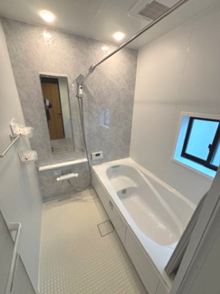 【浴室】 | 東広島市黒瀬町丸山字長尾 | 日々の暮らしの疲れを癒す清潔感のある色合いのお風呂です