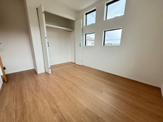 【洋室】 | 東広島市黒瀬町丸山字長尾 | 2階洋室収納スペース装備×3室