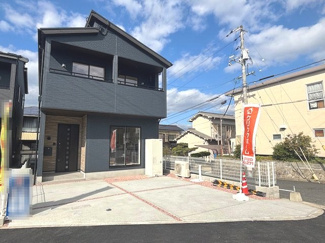 【外観】 | 安佐南区伴東8丁目【全2区画】No2 | （No２）☆AL大原駅徒歩11分☆長期優良住宅☆太陽光パネル搭載☆オール電化住宅☆駐車スペース並列2台分
