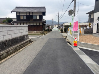 【前面道路含む現地写真】 | 安芸郡熊野町呉地1丁目　全7区画　NO5 | 前面道路4.6ｍ
