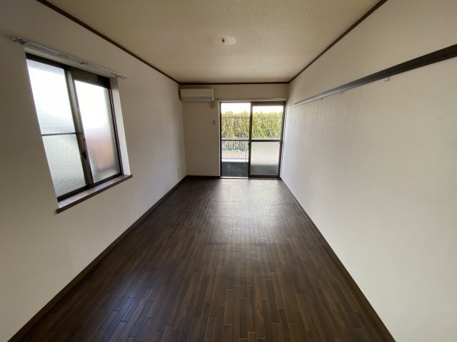 メゾン本町の洋室|広々とした洋室です