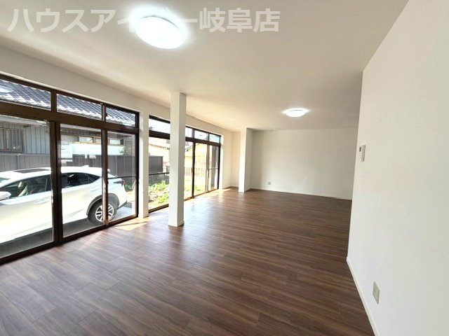 【居間・リビング】の画像
