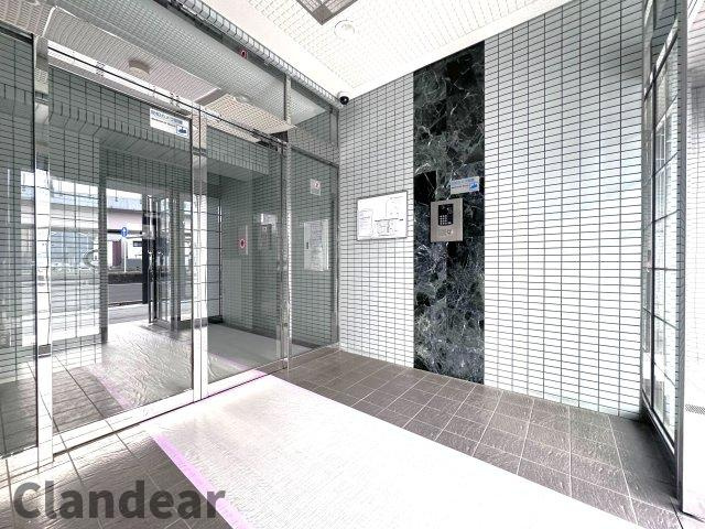 シュロス保木間のロビー|ドキドキの新生活も、安心してスタート。ぴったりの住まいを見つけませんか？クランディアが一緒に住まい選びをサポートします‼　まずは、お気軽にお問合せください　＃クランディア