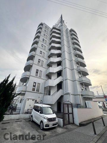 シュロス保木間の外観|ドキドキの新生活も、安心してスタート。ぴったりの住まいを見つけませんか？クランディアが一緒に住まい選びをサポートします‼　まずは、お気軽にお問合せください　＃クランディア