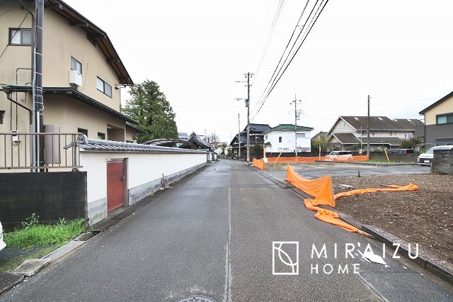 【外観】 | 青く澄み渡った綺麗な空と、陽の光をたっぷりと受ける、そんな新築住宅で新生活をスタートしてみませんか？見学・ご相談等、ミライズホーム(株)までお気軽にご連絡下さい♪