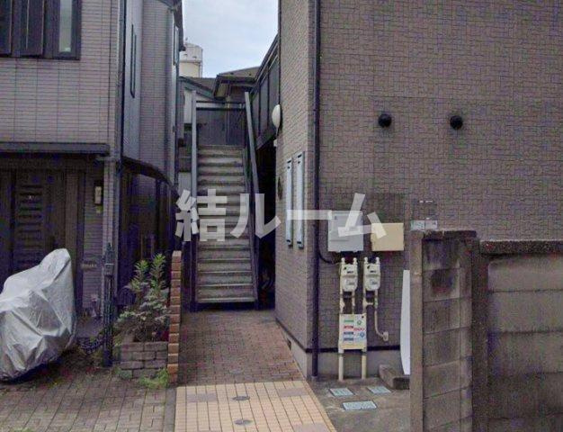 板橋区宮本町のアパートのエントランス