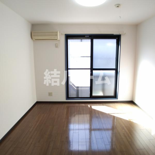 板橋区宮本町のアパートの居間・リビング