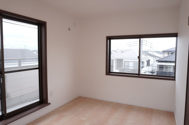 草加市遊馬町 中古戸建の洋室|6.8帖