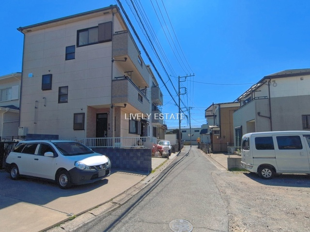 草加市遊馬町 中古戸建の前面道路含む現地写真