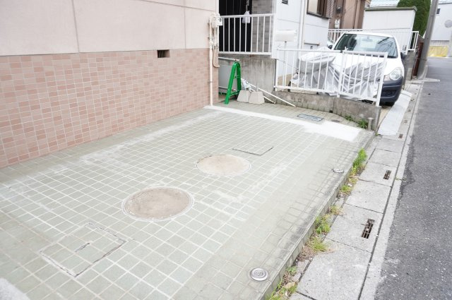 草加市遊馬町 中古戸建の駐車場