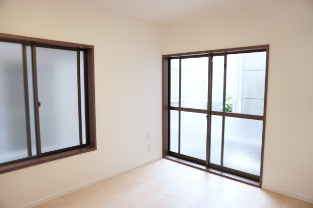 草加市遊馬町 中古戸建の洋室|1階 7.2帖