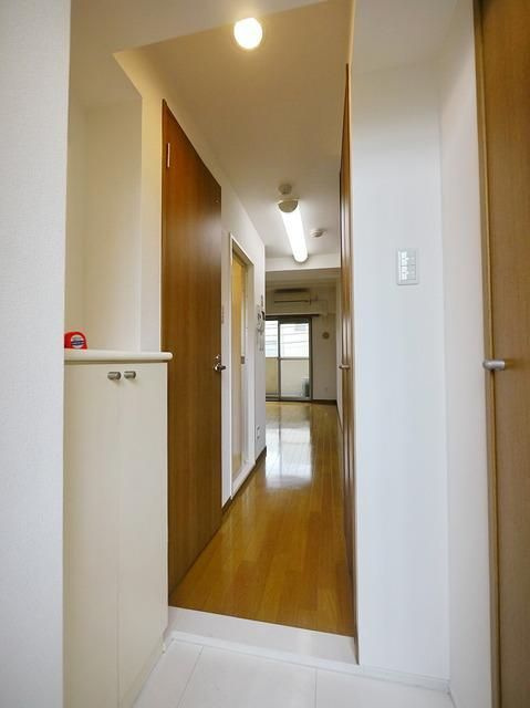 アゼリアヒルハイツの玄関