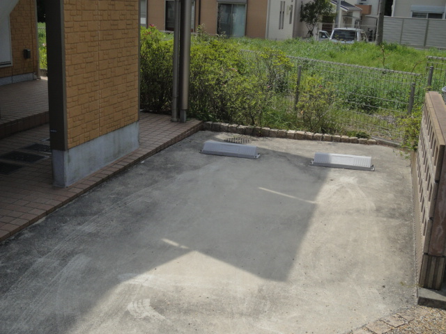 メゾン花水木の駐車場