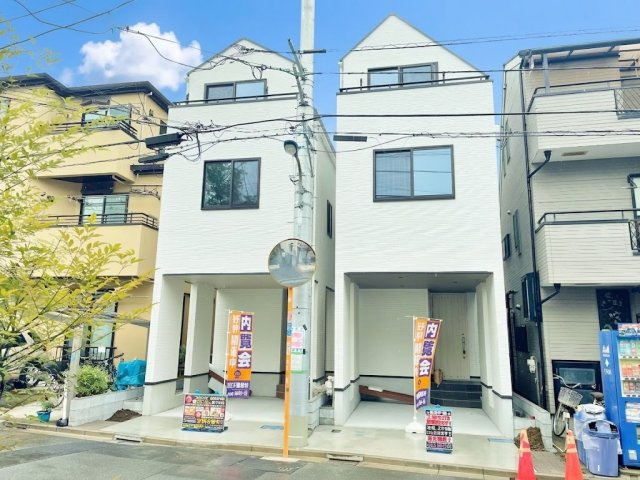 北区西が丘2丁目 全2棟 2号棟の前面道路含む現地写真|西が丘2丁目の落ち着いた住宅地に誕生しました
南側公道に面する陽当たり良好な立地です