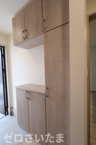 《仲介手数料無料》伊奈町栄４丁目76-2新築一戸建てハートフルタウンの玄関
